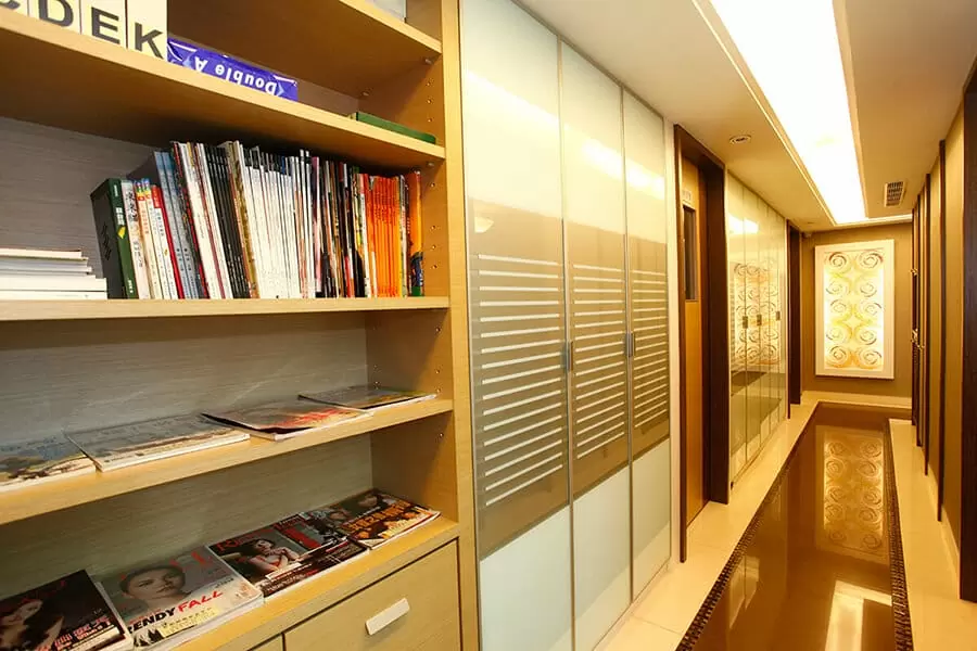 【安閒自得的閱讀區】在提供牙科&休閒書籍雜誌的閱覽等候區中,待診的心情也放鬆許多! 【安閒自得的閱讀區】在提供牙科&休閒書籍雜誌的閱覽等候區中,待診的心情也放鬆許多!